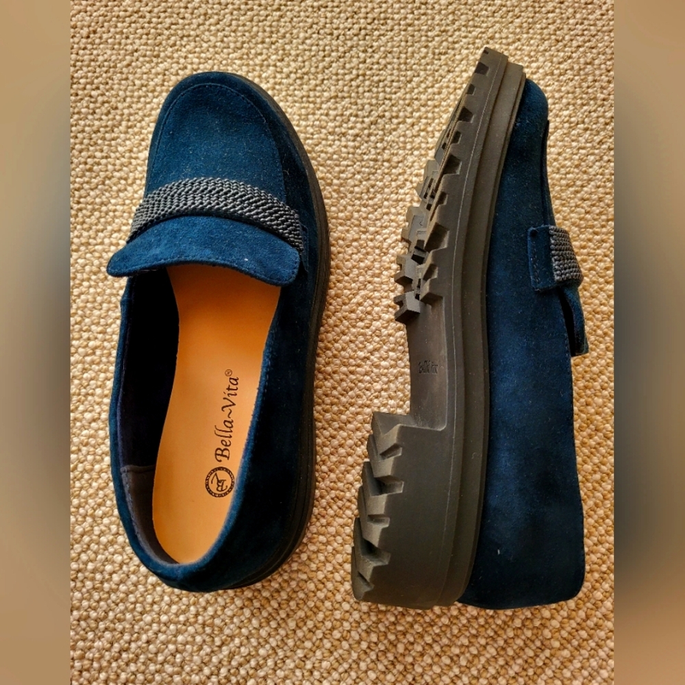 Bella Vita Womens Paz Lug Loafer, Navy, size 8M